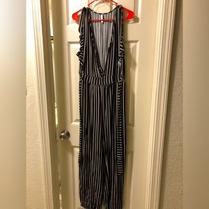 Black and White long jumpsuit w/ pockets